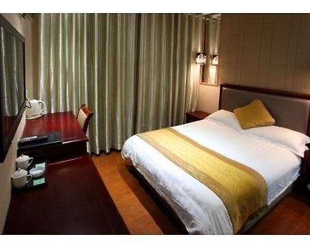 Super 8 Shanghai Feng Ye Lu Jia Zui Dış mekan fotoğraf